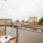 Royale Melody - Near The Historical Centre Of Apartment