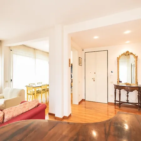 Royale Melody - Near The Historical Centre Of Apartman *