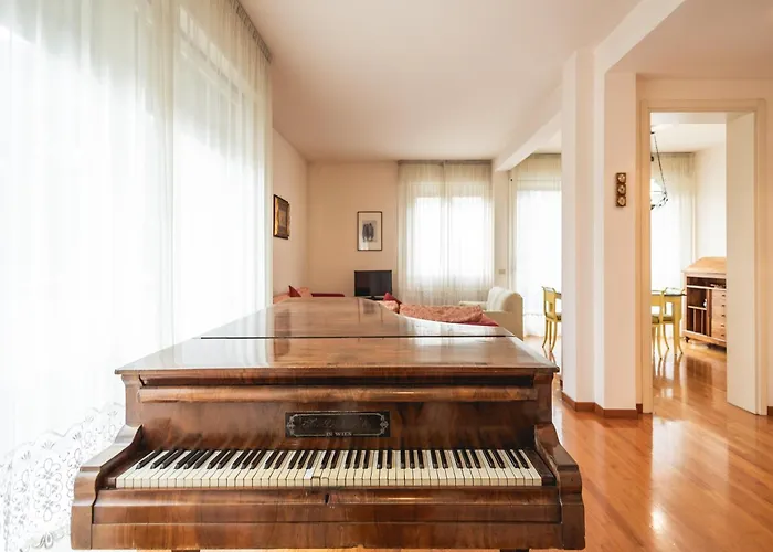 Royale Melody - Near The Historical Centre Of Daire
