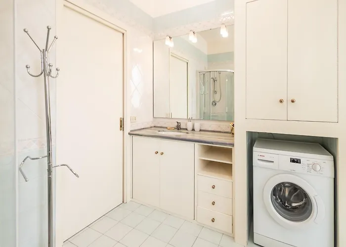 Royale Melody - Near The Historical Centre Of *