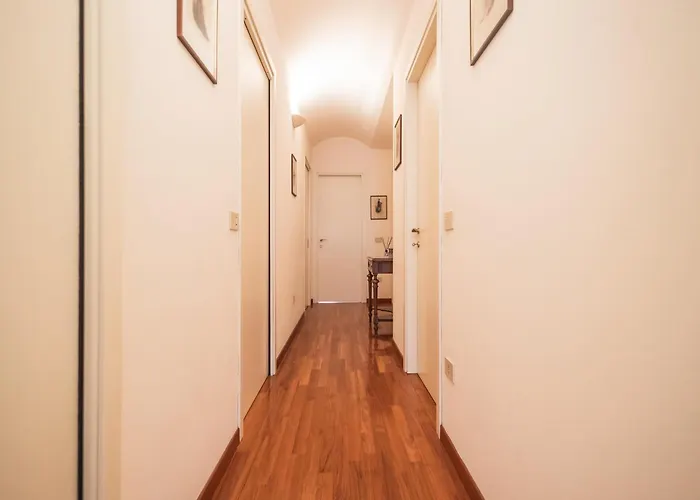 Royale Melody - Near The Historical Centre Of Daire